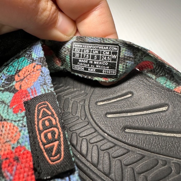 Keen Black Sandals with Colorful Straps - Picture 9 of 9